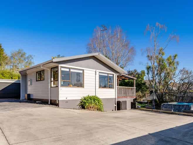 15 Amanda Avenue, Dinsdale