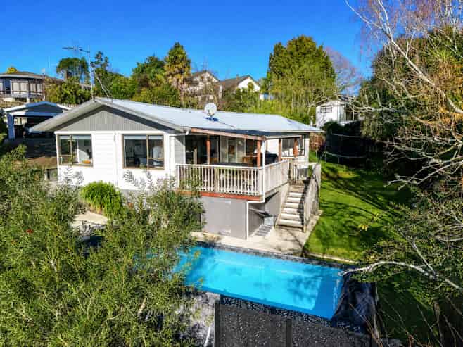15 Amanda Avenue, Dinsdale