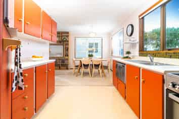 104 Tauhinu Road, Miramar