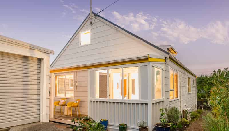 104 Tauhinu Road, Miramar