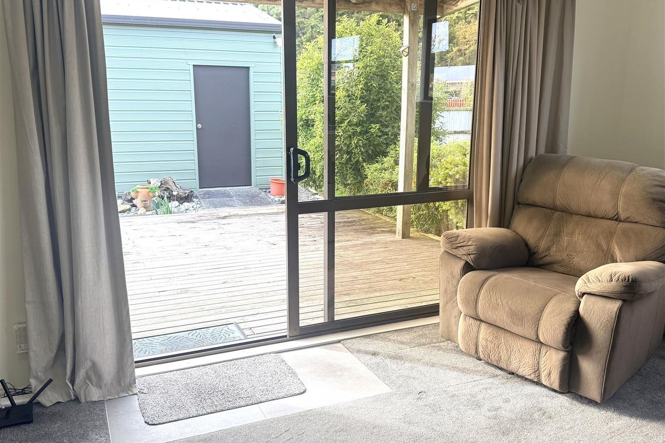 EASY CARE LIVING WITH MODERN COMFORT – další