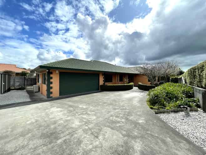 13 Kingsgate Row, Havelock North