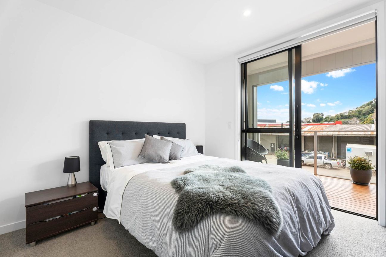 Partly furnished one bedroom, ready now! - Flere
