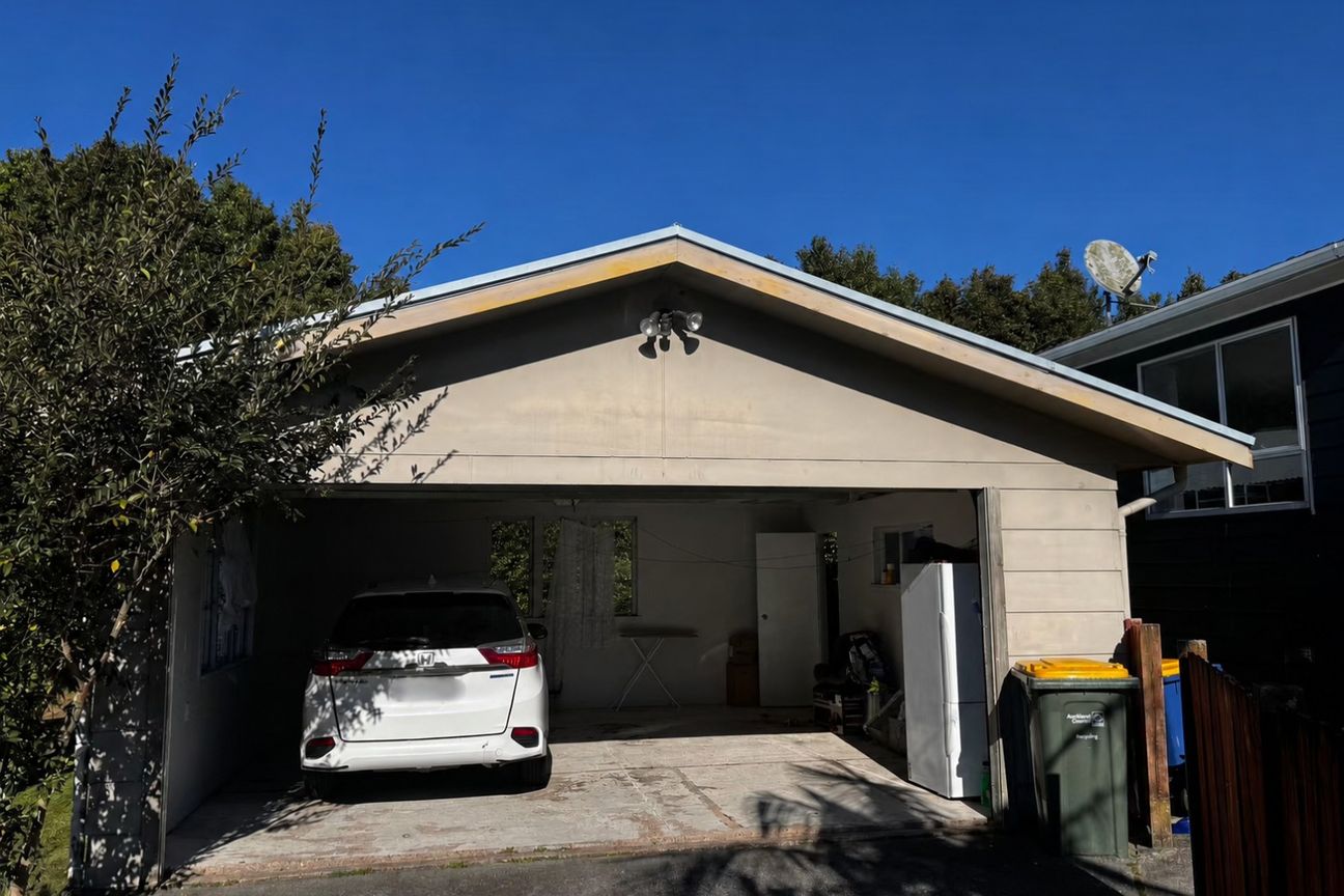 Spacious Family Home in a Convenient Totara Vale Location - Fler