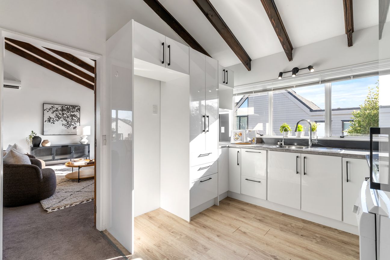 HOME & INCOME POTENTIAL! BEO $849,000 - Widok 4