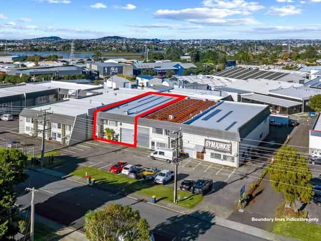 UNIQUE WAREHOUSE WITH RESIDENTIAL COMPONENT

