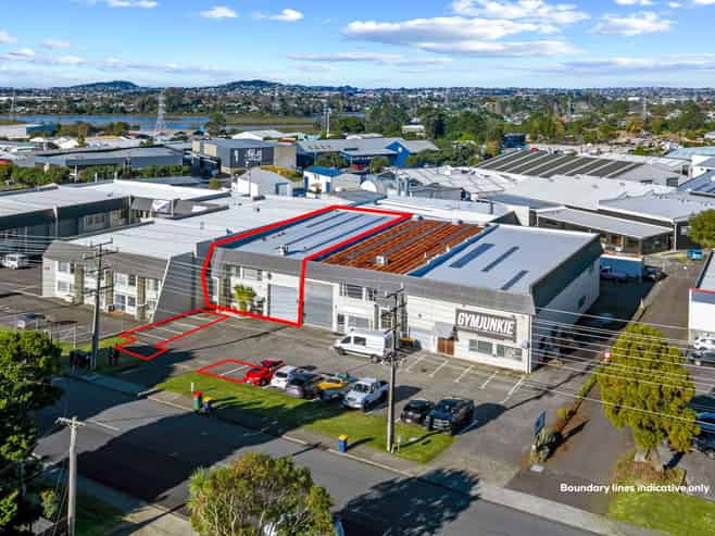 UNIQUE WAREHOUSE WITH RESIDENTIAL COMPONENT
