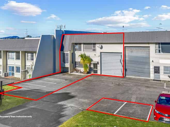 SUPERIOR WAREHOUSE AND LIVE-IN ACCOMMODATION
