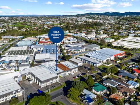 SUPERIOR WAREHOUSE AND LIVE-IN ACCOMMODATION
