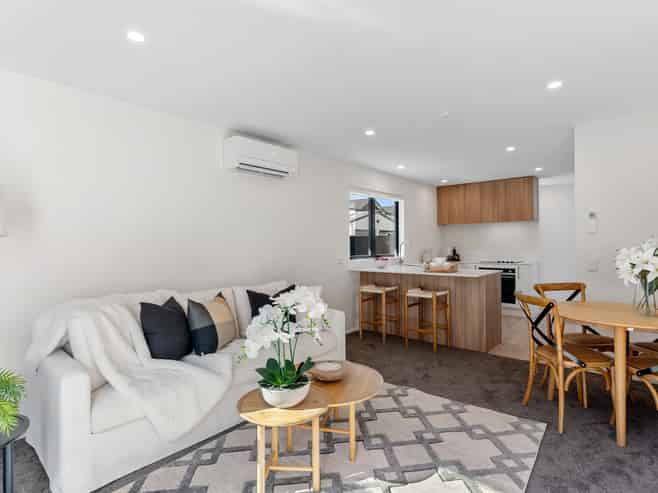 2/18 Whiteleigh Avenue, Addington