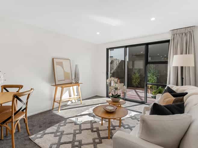 2/18 Whiteleigh Avenue, Addington