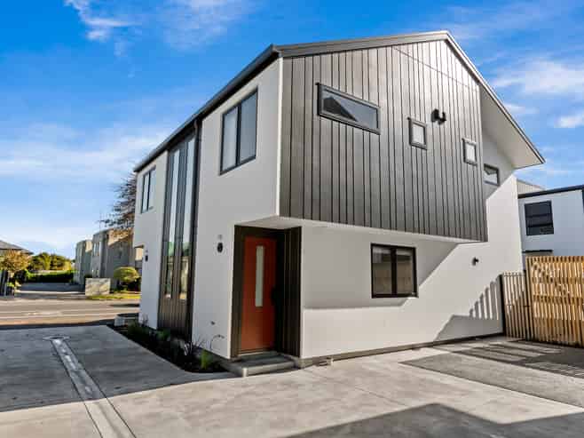 2/18 Whiteleigh Avenue, Addington