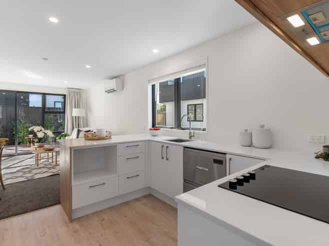 2/18 Whiteleigh Avenue, Addington