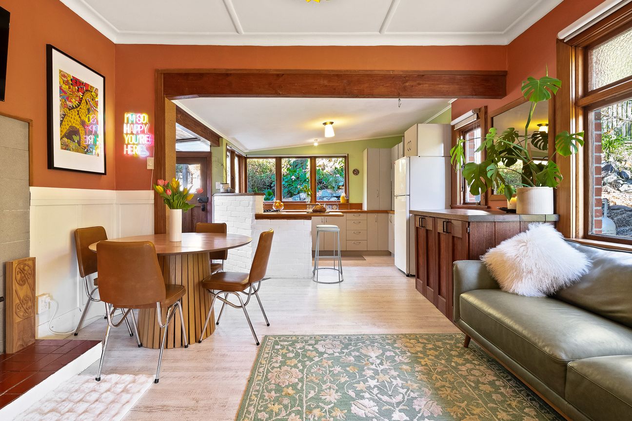 Sun, views & charm - A North East Valley gem - Bild 2