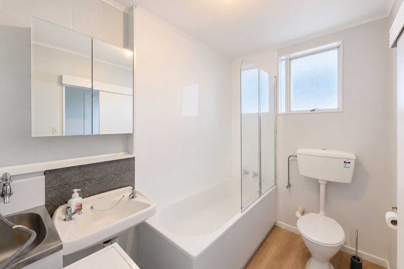 Spacious One-Bedroom Unit with Off-Street Parking – pohled 6