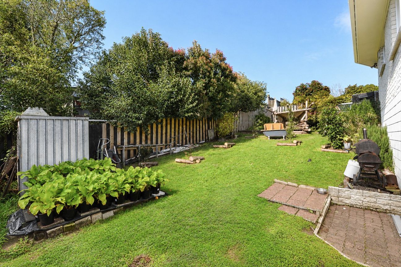 Elevated Family Living in Dinsdale - Aanzicht 3