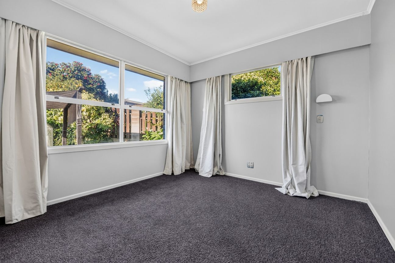 Elevated Family Living in Dinsdale - Meer