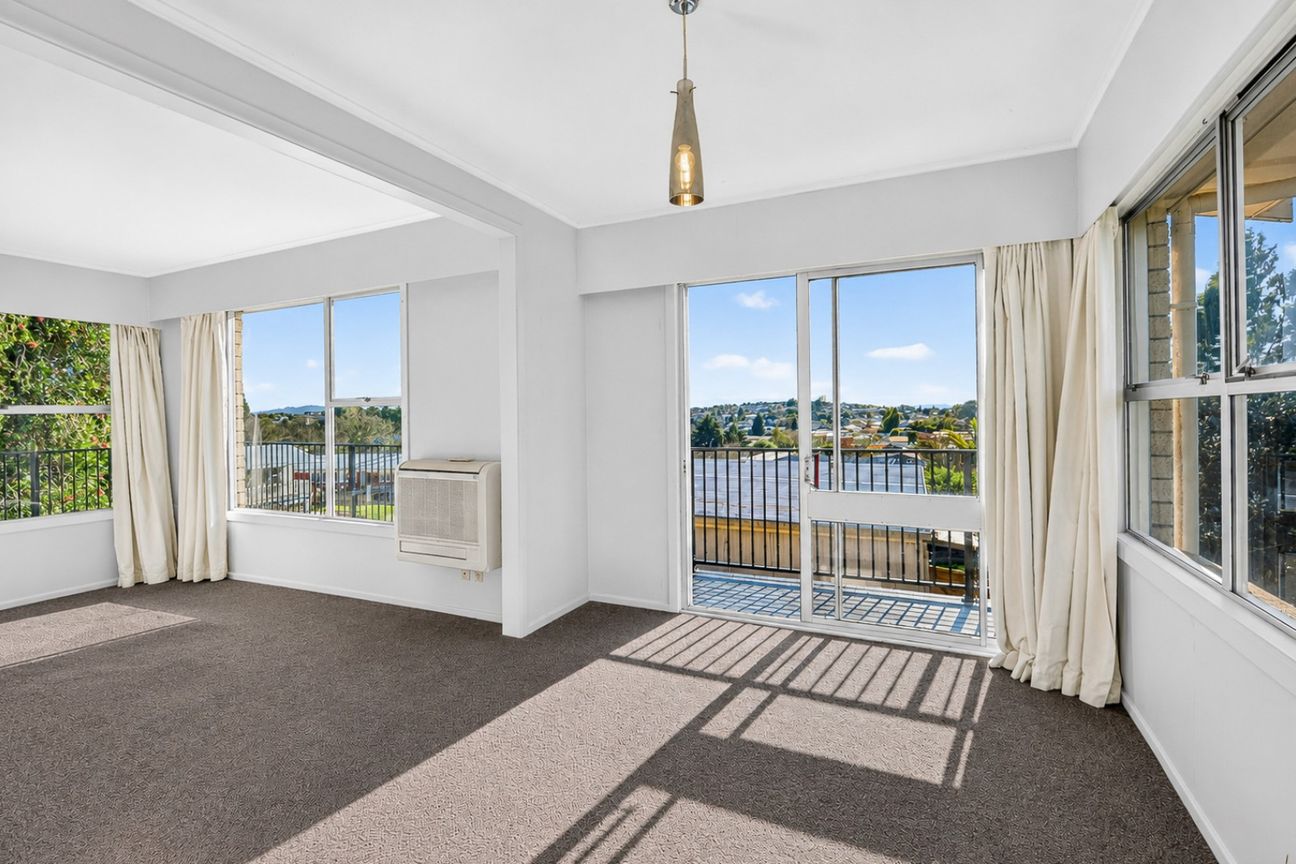 Elevated Family Living in Dinsdale - Aanzicht 6