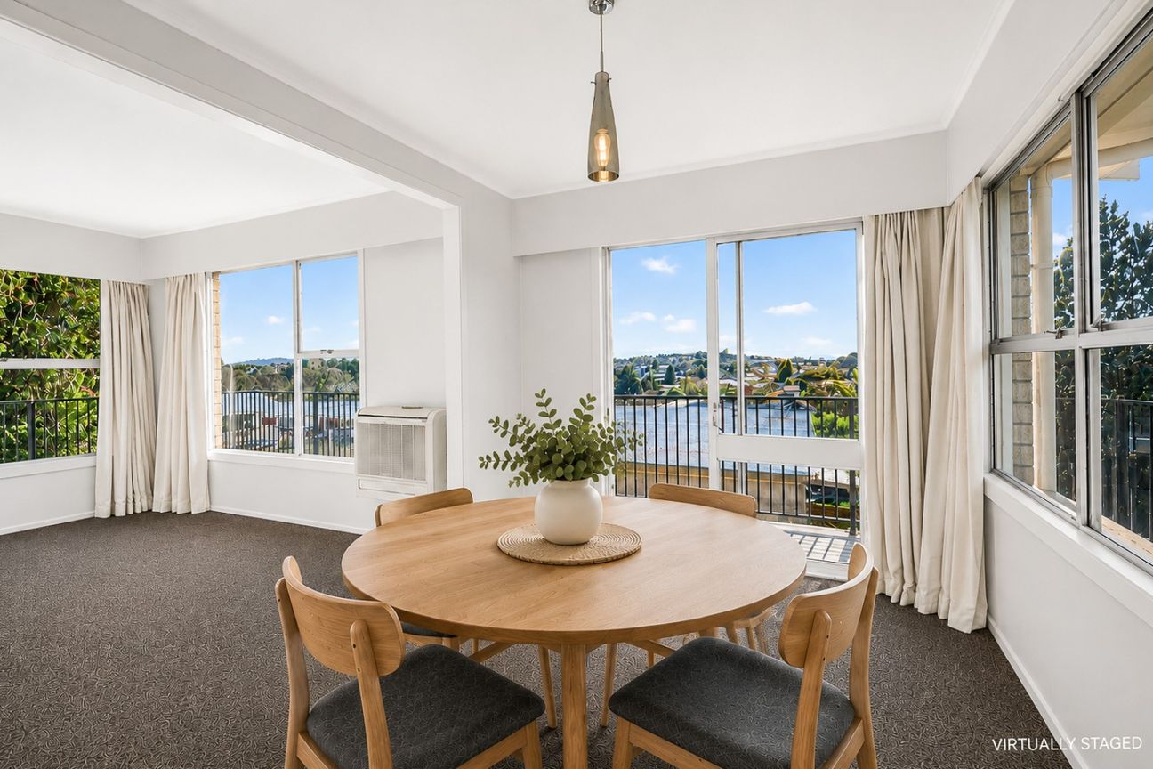 Elevated Family Living in Dinsdale - Aanzicht 2