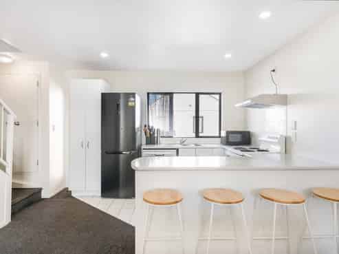 2/12 Ambrico Place, New Lynn