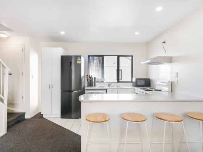 2/12 Ambrico Place, New Lynn
