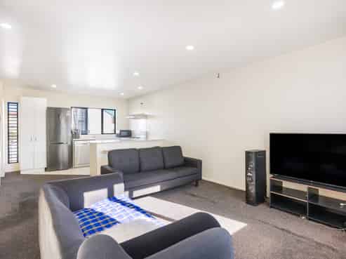 2/12 Ambrico Place, New Lynn