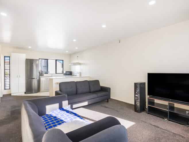 2/12 Ambrico Place, New Lynn