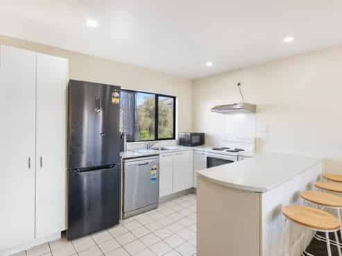 2/12 Ambrico Place, New Lynn