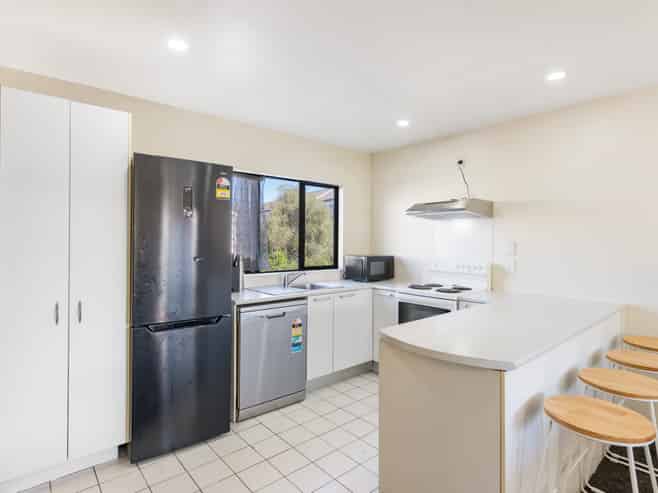 2/12 Ambrico Place, New Lynn