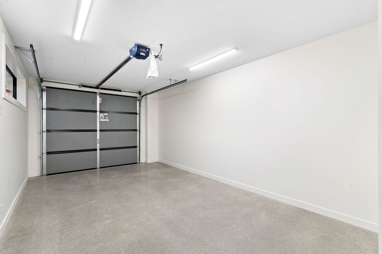 2 Bed, 2 Bath Townhouse with Garage! - Vista 6
