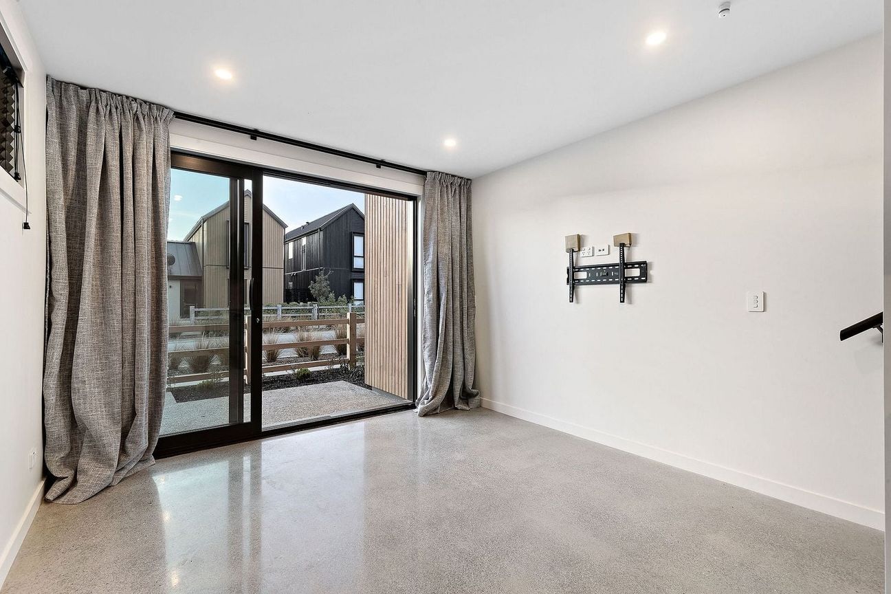 2 Bed, 2 Bath Townhouse with Garage! - Vista 3
