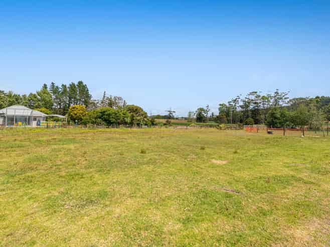 411 Pine Valley Road, Dairy Flat