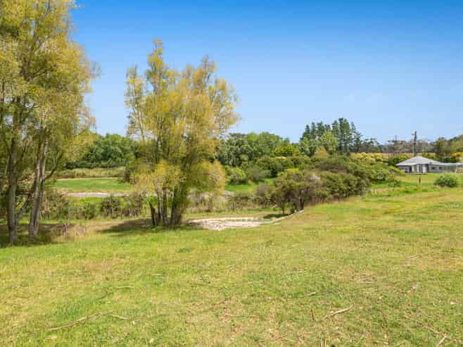 411 Pine Valley Road, Dairy Flat