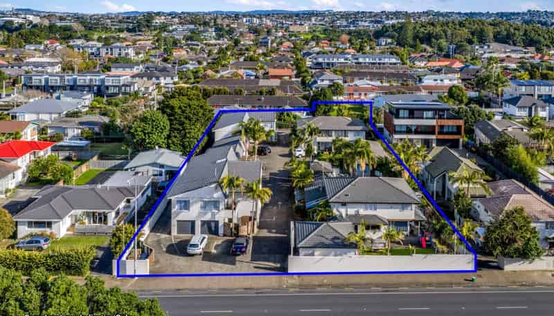28-30 Taharoto Road, Takapuna