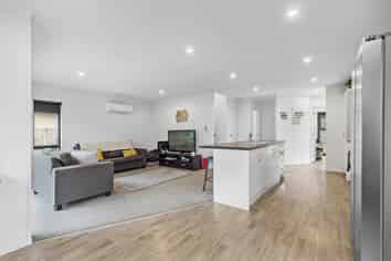 960b Tremaine Avenue, Roslyn