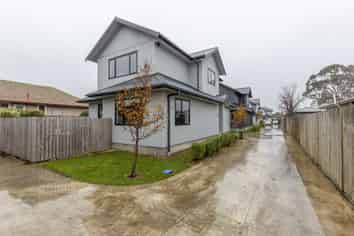 960b Tremaine Avenue, Roslyn