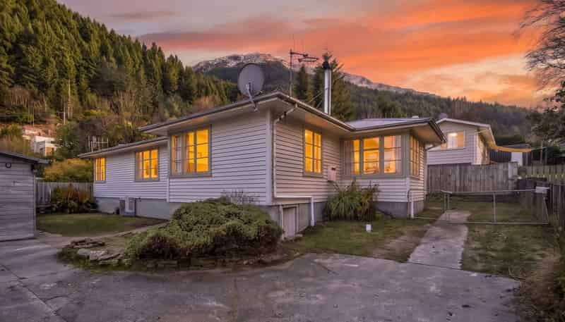 6 Johnson Place, Queenstown