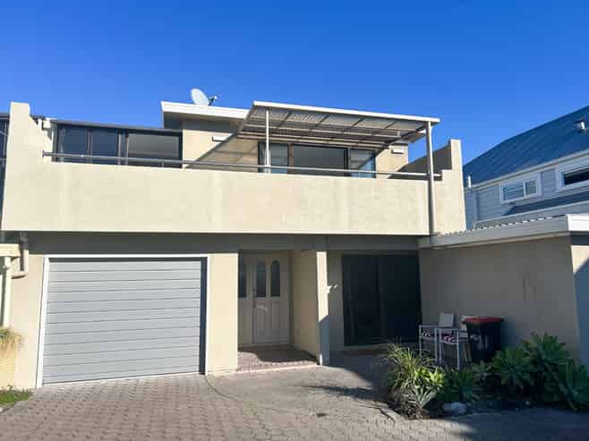 32c Charles Street, Westshore