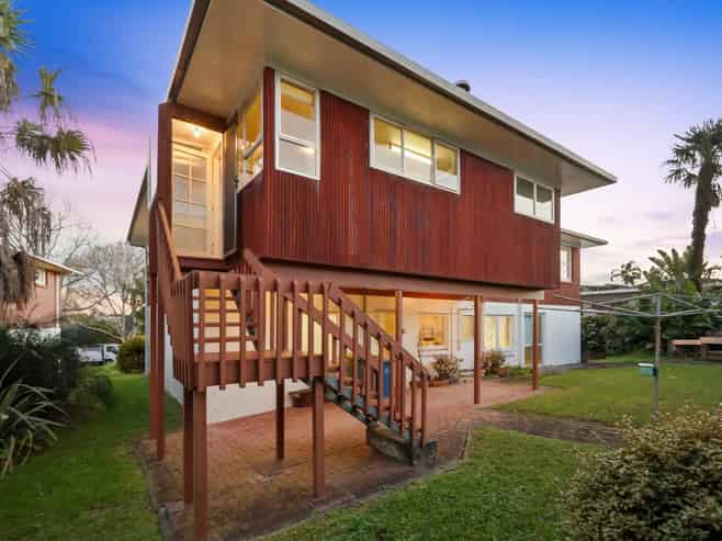 16 Highlight Parade, Te Atatu South