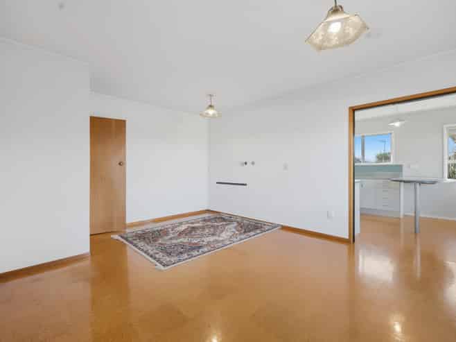 16 Highlight Parade, Te Atatu South