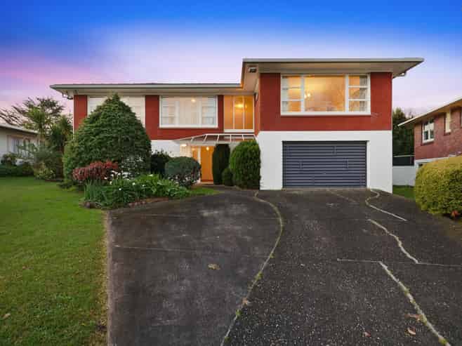 16 Highlight Parade, Te Atatu South