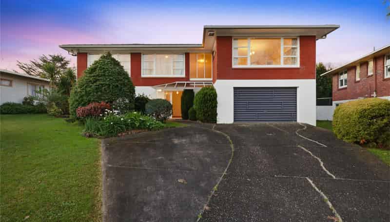 16 Highlight Parade, Te Atatu South