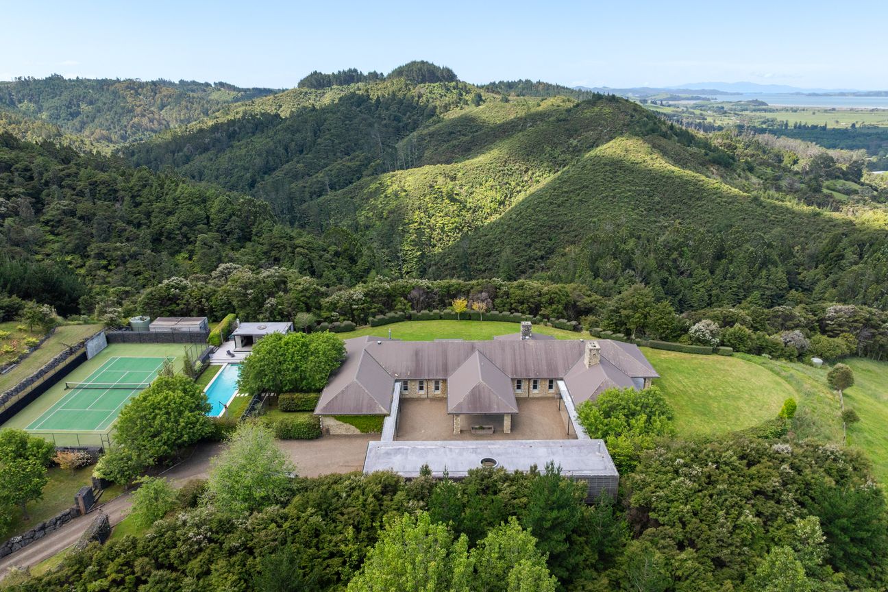 The Height of Country Estate Living - Mehr