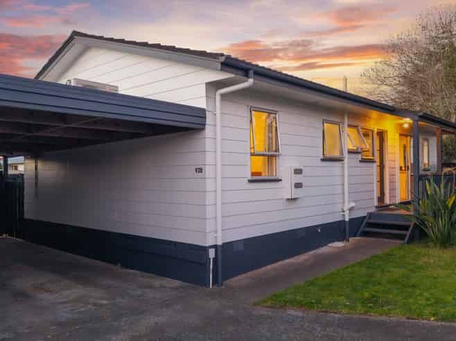 92b Beach Road, Te Atatu Peninsula