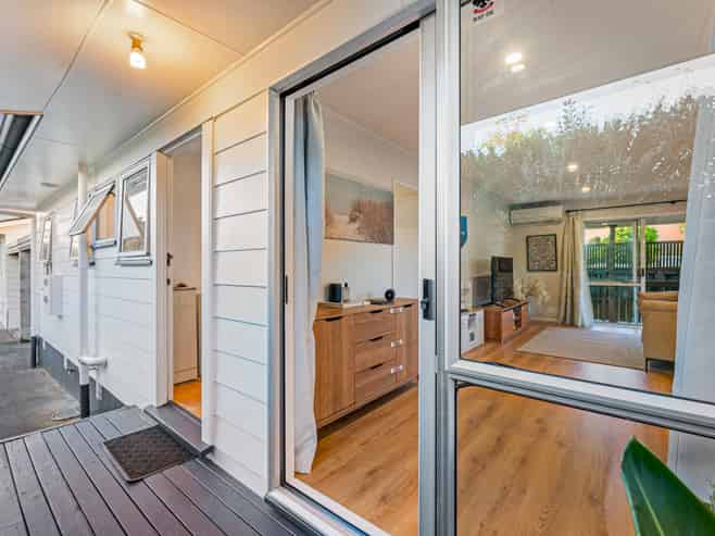 92b Beach Road, Te Atatu Peninsula