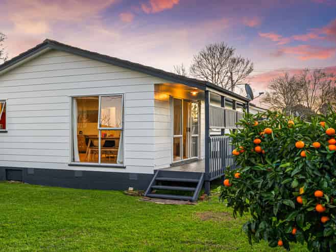 92b Beach Road, Te Atatu Peninsula