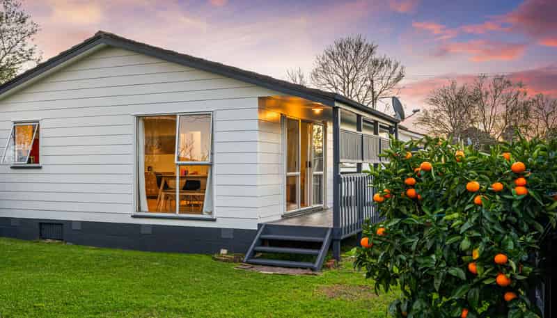 92b Beach Road, Te Atatu Peninsula