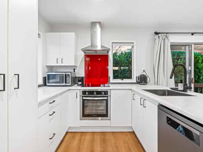 92b Beach Road, Te Atatu Peninsula