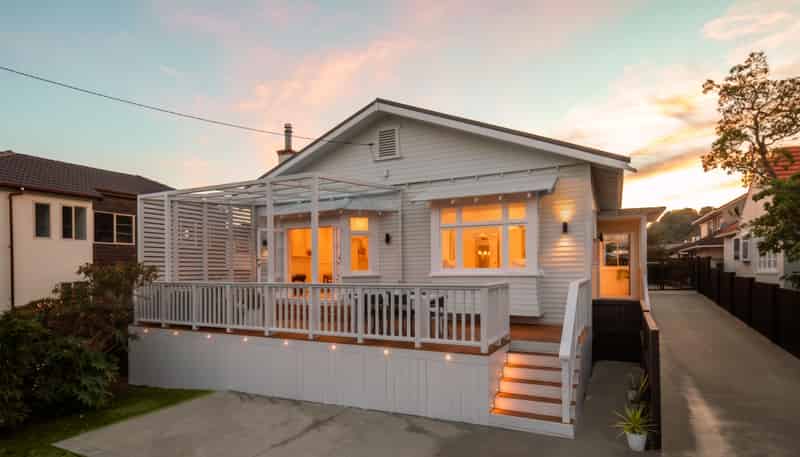 17 Queensway, Three Kings