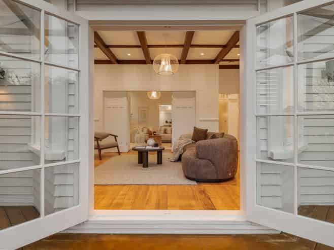 17 Queensway, Three Kings